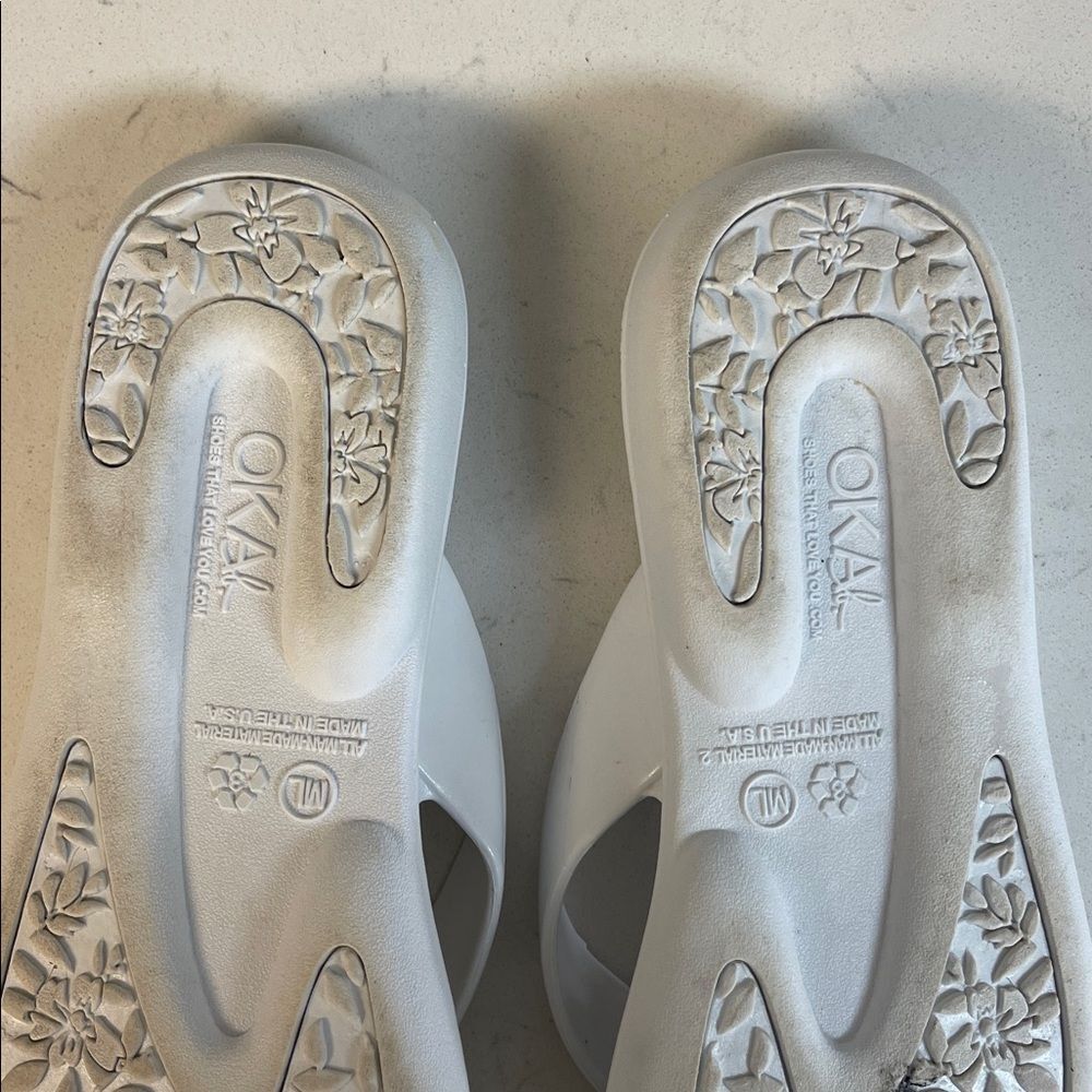 OKA B. White Theresa Sea Turtle Flip Flops Size M/L 8.5-9.5 - Picture 12 of 17